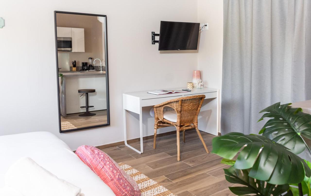 Tradewinds Apartments Simpson Bay Esterno foto
