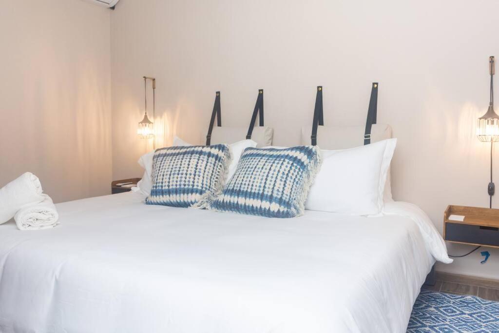 Tradewinds Apartments Simpson Bay Esterno foto